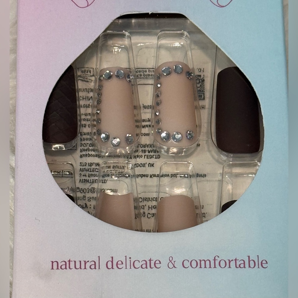 New Arrivals! Elegant Brown and Nude Nail Set - Picture 7 of 7